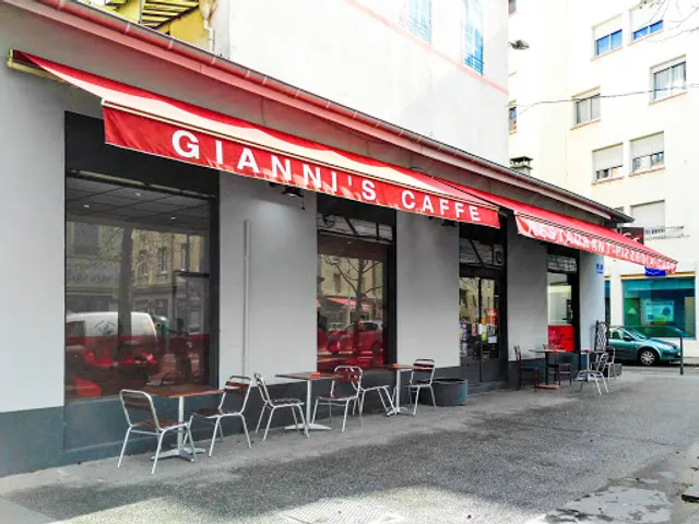 Gianni's Caffé