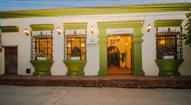 LITERATIUM hotel boutique - Books & Coffee