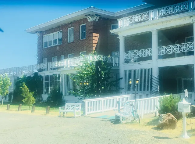 The Lodge at Hot Lake Springs