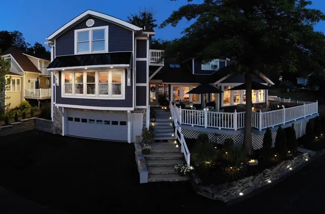 LakeShore Inn Saratoga Bed and Breakfast