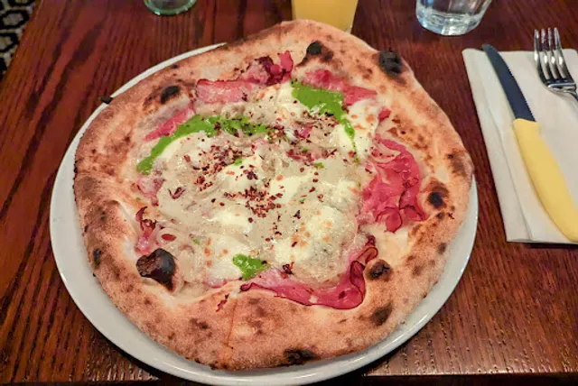 Pizzéria NO.900 - Quartier des spectacles