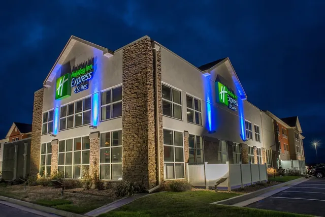 Rapid City, SD…Holiday Inn Express & Suites Rapid City North, an IHG Hotel