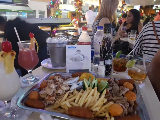 Ahí-Bar Café & Grill