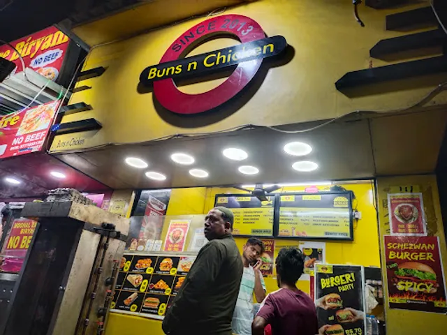 Buns N Chicken. (Best Burgers In Town)