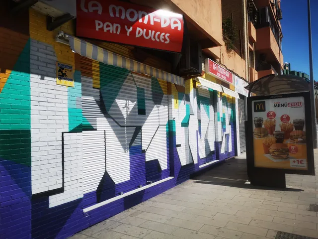 LA MONT-DA PAN Y DULCES