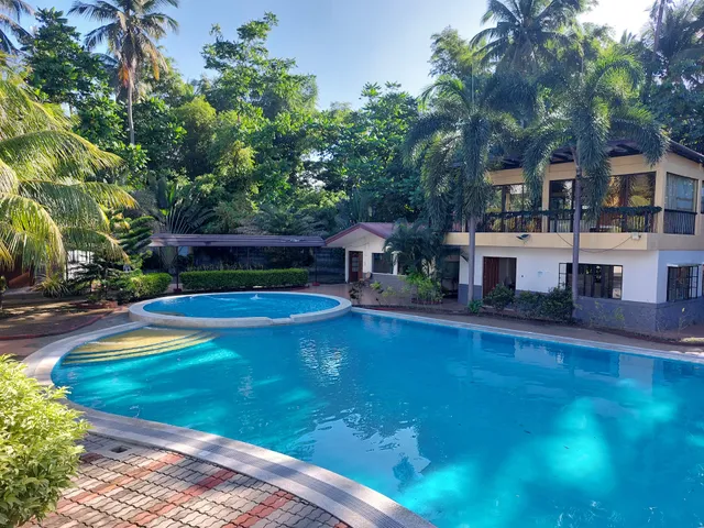 El Coco Grande Hotel and Resort