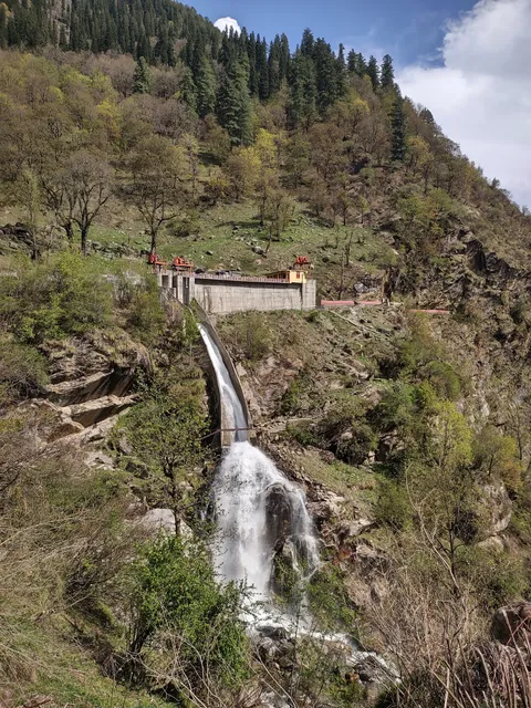 Cafe Moonlight & Sojourn Tosh Village