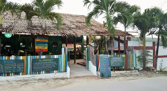 Chief Mau Moalboal Hostel & Cafe