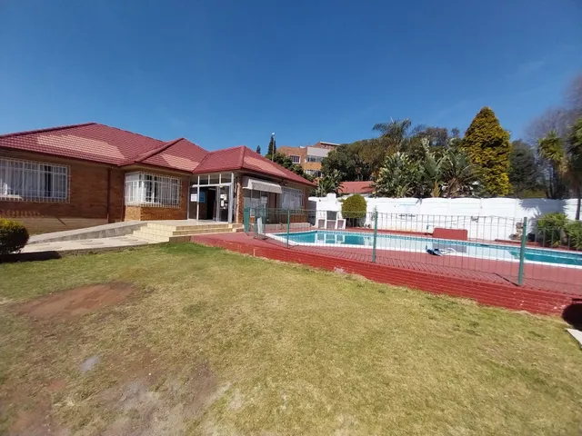 Derrick's Guest House & Luxury Apartments