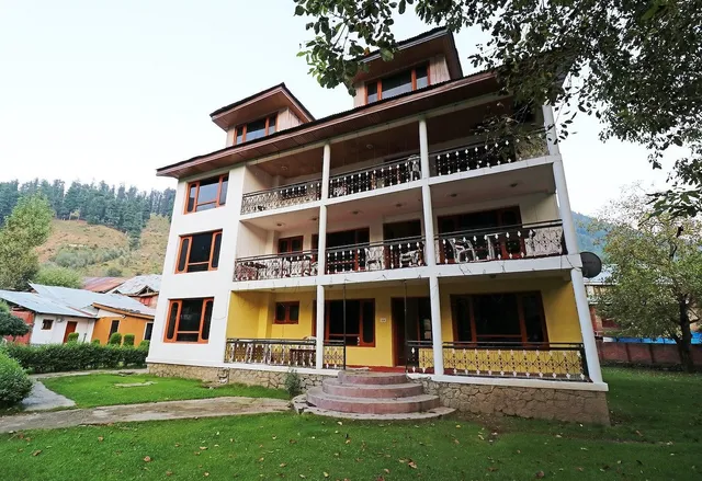 OYO 18416 Hotel Park Palace