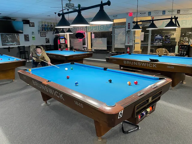 Side Pocket Billiards