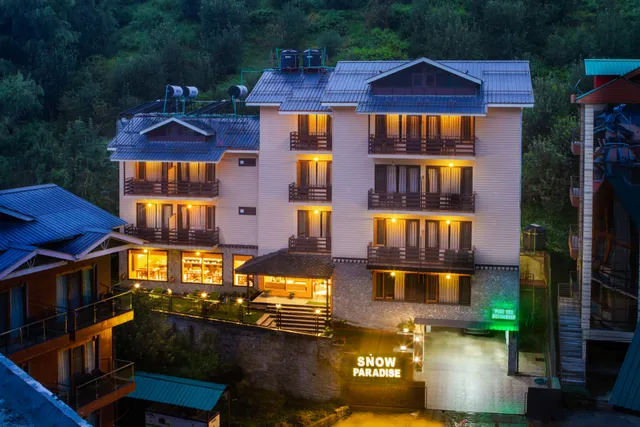 Snow Paradise Manali ( Pure Veg Hotel)