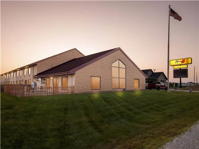 Super 8 by Wyndham Sturtevant/Racine