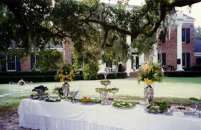 The Gift Horse Restaurant and Antiques