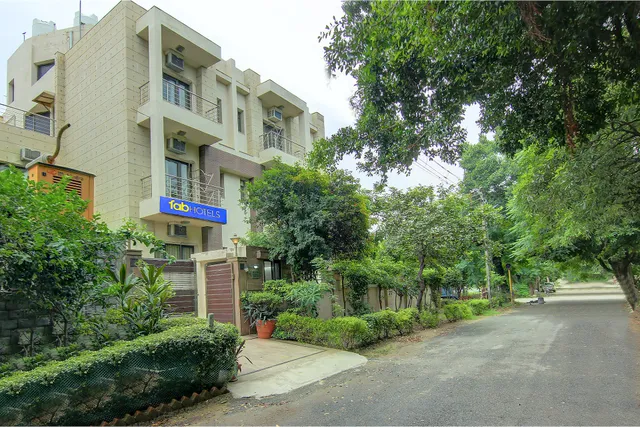FabHotel Phoenix Hospitality - Hotel in DLF Phase 2, Gurgaon