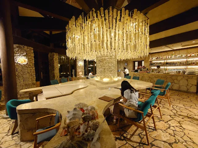 バー「ムーンシェル」