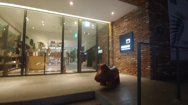 프리젠트 북카페