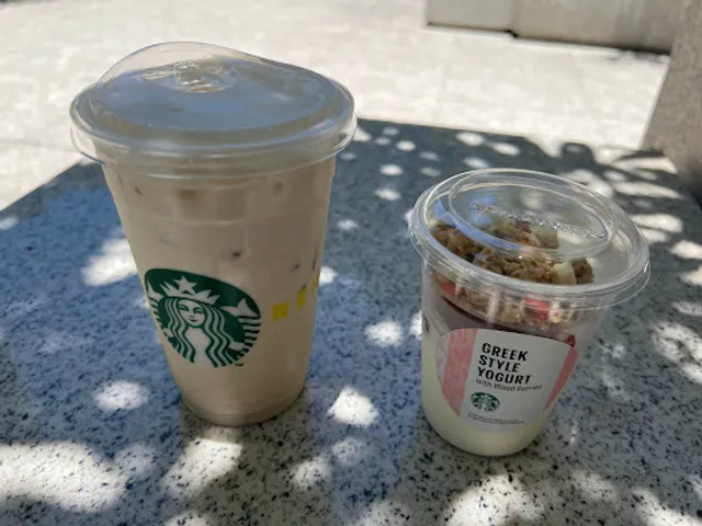 Starbucks (Cheung Kong Center)
