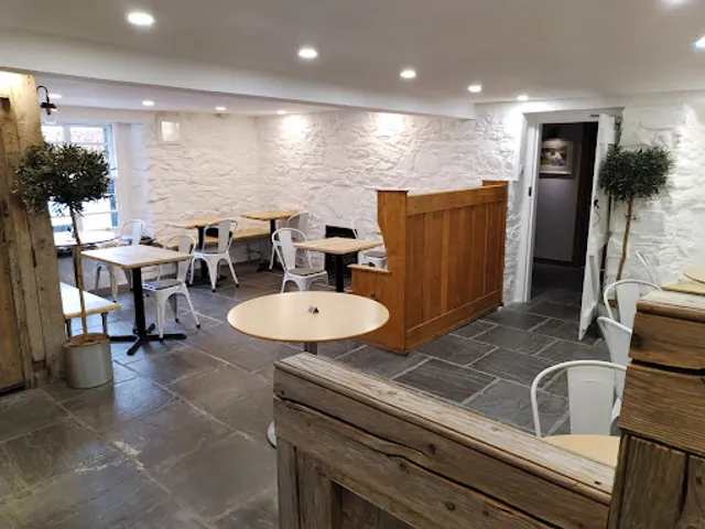 1717 Coffee Shop & Rob Roy's Jail