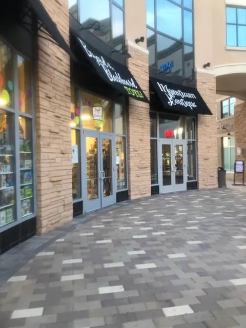 Mainstream Boutique - Aurora