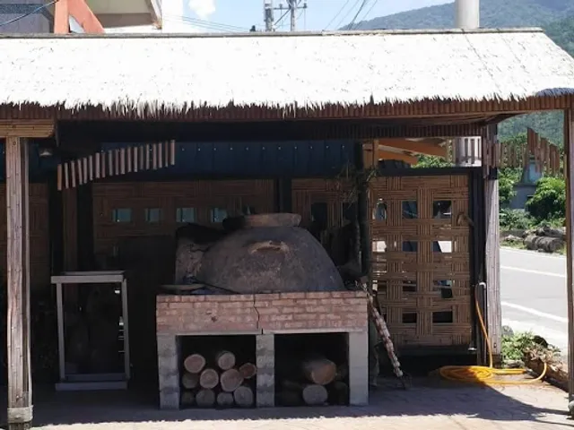 Pottery Urn Lily Spring （Atomo Arifowang Canglah）