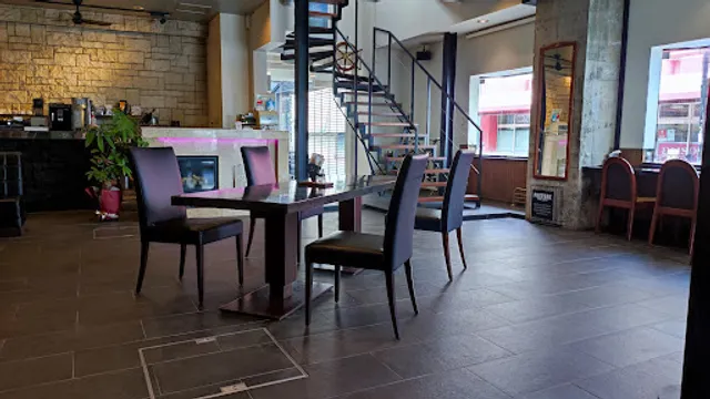 カフェレストアルファ 万々店