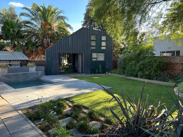 28 La Rochelle Bed & Breakfast