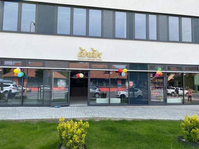 Anan Bistro & Grocery Store