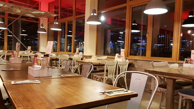 Huck's American Bar and Grill