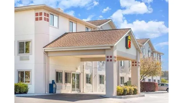 Super 8 by Wyndham West Middlesex/Sharon Area