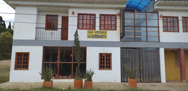 casa hotel la quebradita