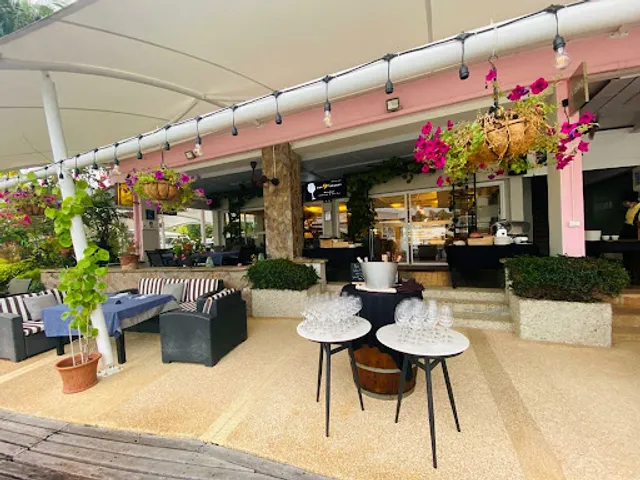 The 9th Degree - Waterfront Restaurant & Wine Bar