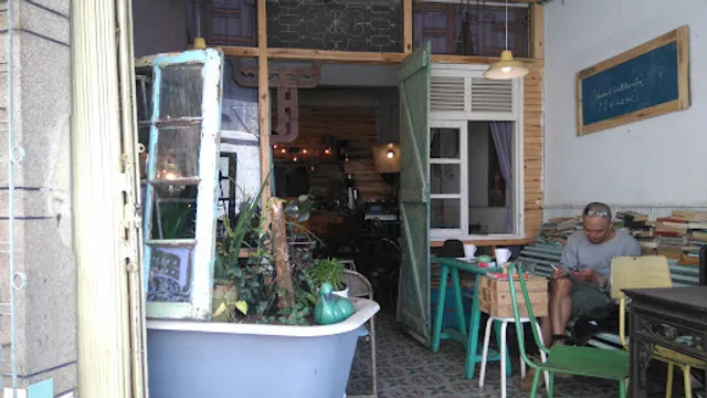 Bicycle up Specialty coffee & Antique store