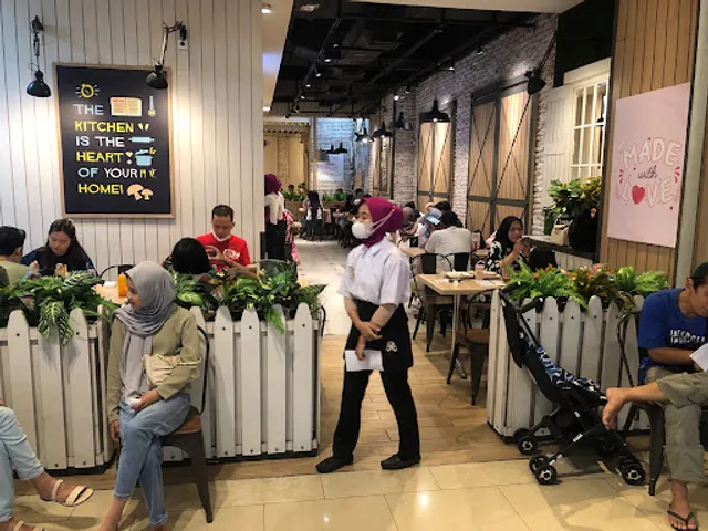 Solaria - Paragon City Mall