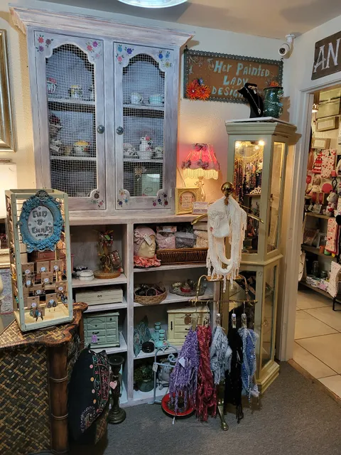 The Little Cottage Antiques & Gifts