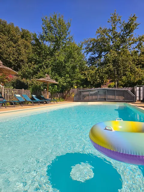 Village de la Combe - Location de chalets à Domme en Périgord Noir - Piscine chauffée et couverte