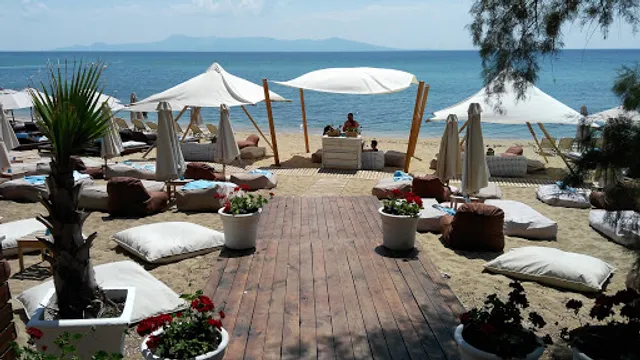 Almyra Βeach Bar & Restaurant