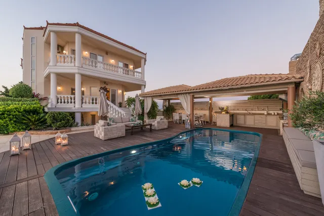 Marilyn Manor, Exclusive Hideaway