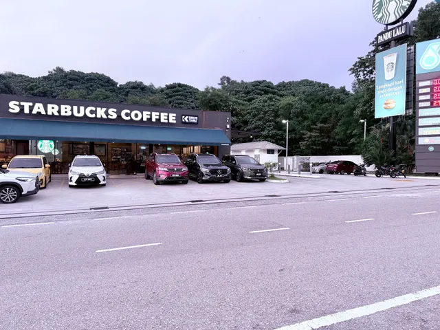 Starbucks PETRONAS Federal Highway DT