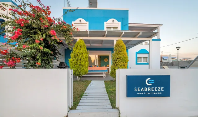Seabreeze Villa - with Jacuzzi & heated pool