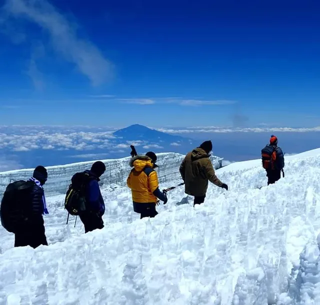 Williamson Adventures. Tanzania Safari |Kilimanjaro Climbing and Zanzibar Beach Holiday | Great wildebeest migration