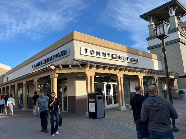 Tommy Hilfiger