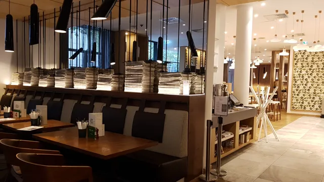 Francis Sportsbar and Restaurant