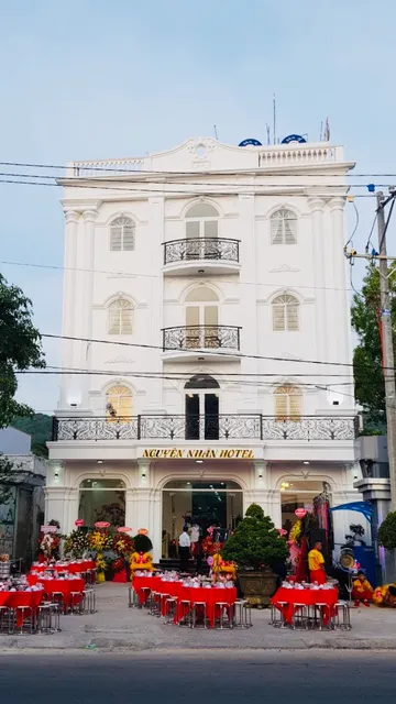 Khách Sạn Nguyên Nhân