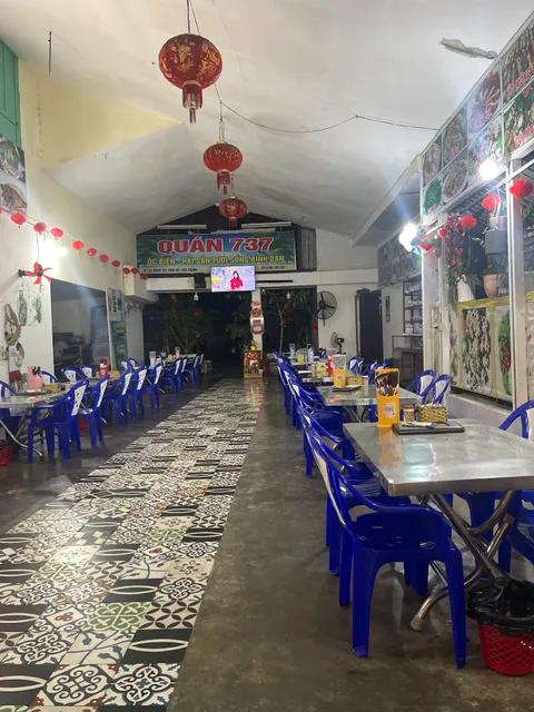 Quán cơm hải sản 737
