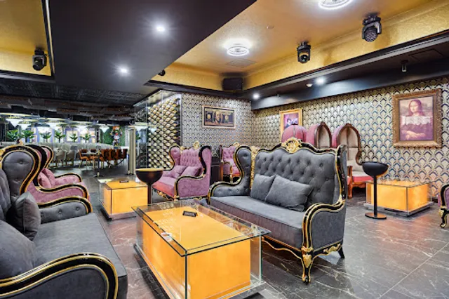 BILLIONAIRE Cocktail Lounge