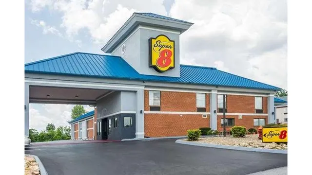 Super 8 by Wyndham Dandridge
