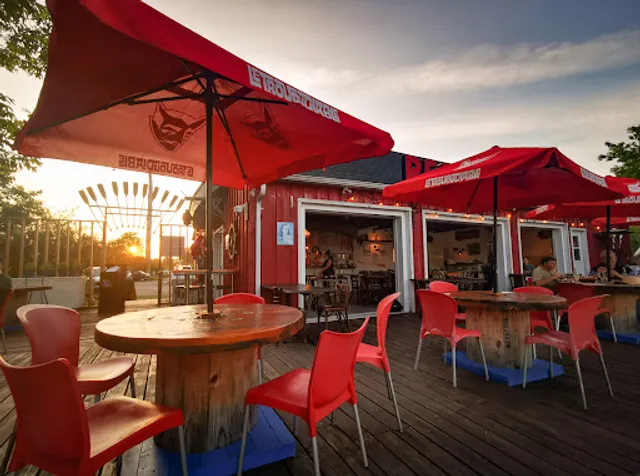 L'Épave Bistro marina