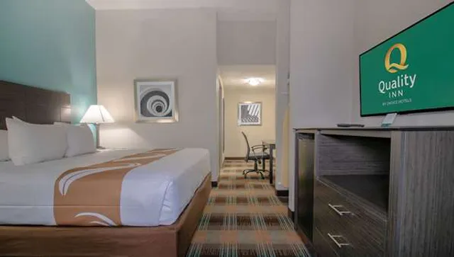 Quality Inn Roseville-Detroit North