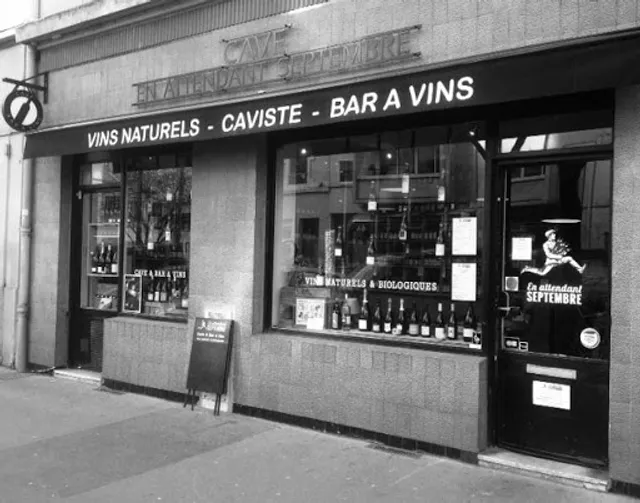 En attendant septembre Lyon 7 Vins naturels Caviste Bar à vins